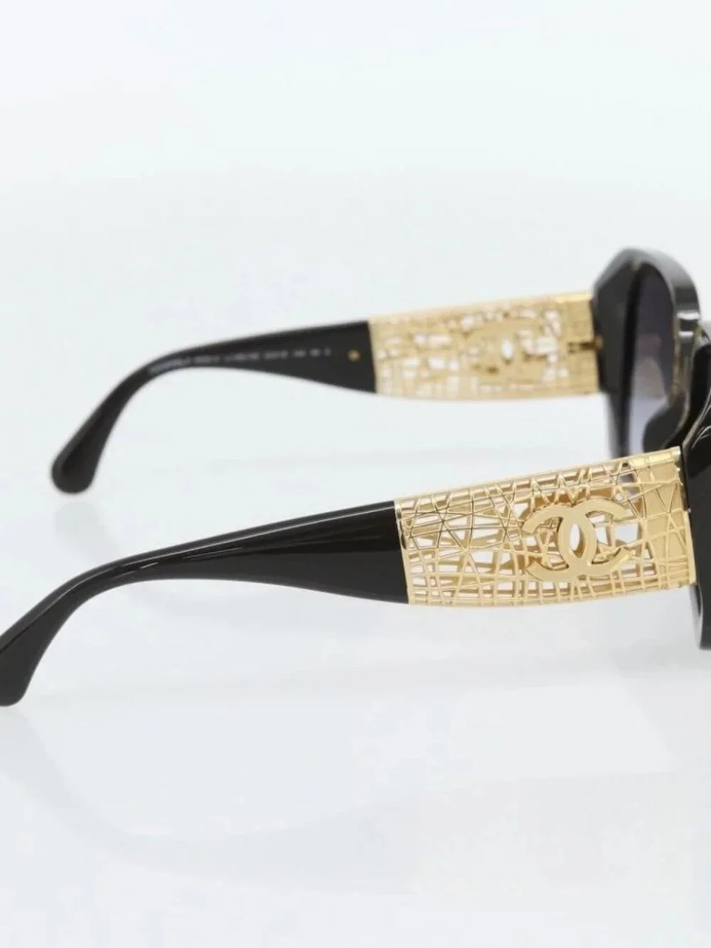 CHANEL brand	chanel color	black
